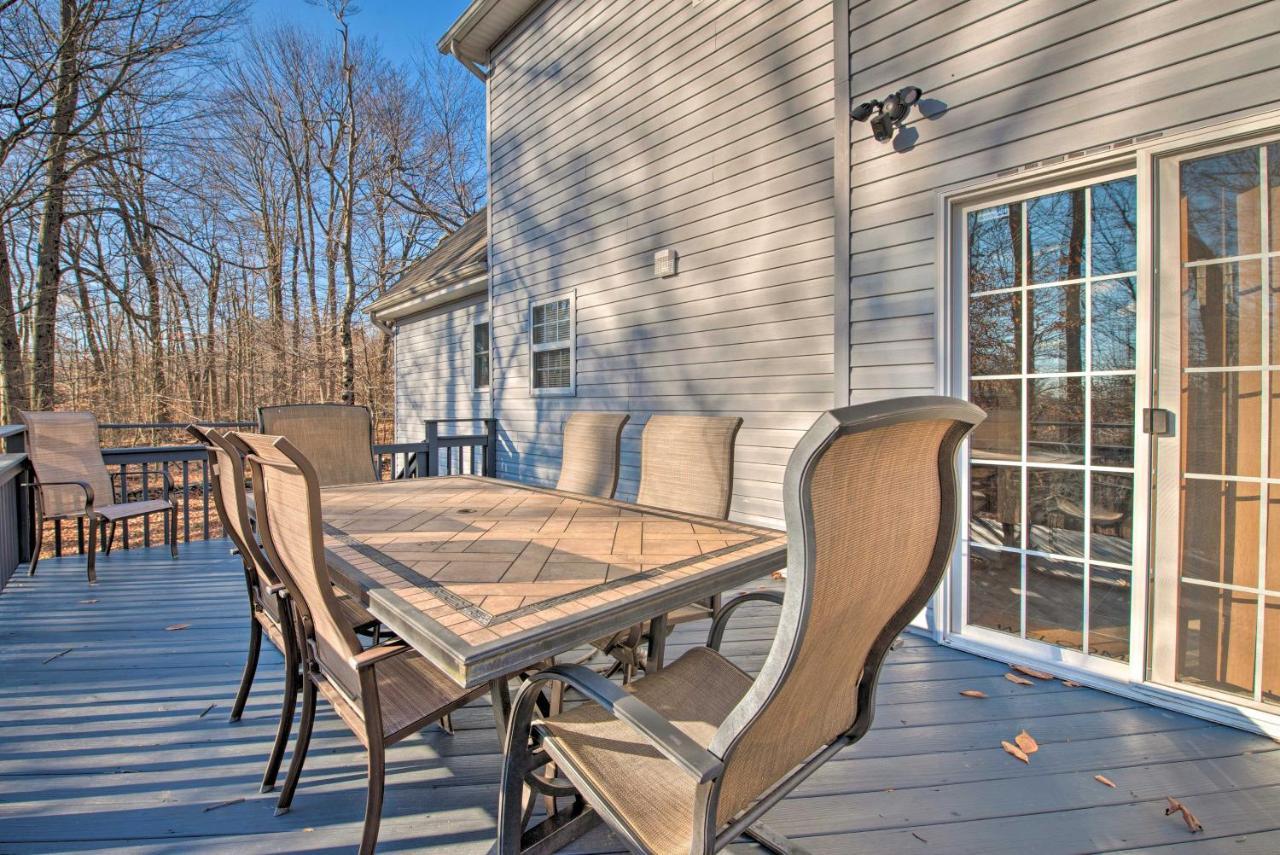 Spacious Tobyhanna Home With Lake Access And Fire Pit! Exterior foto