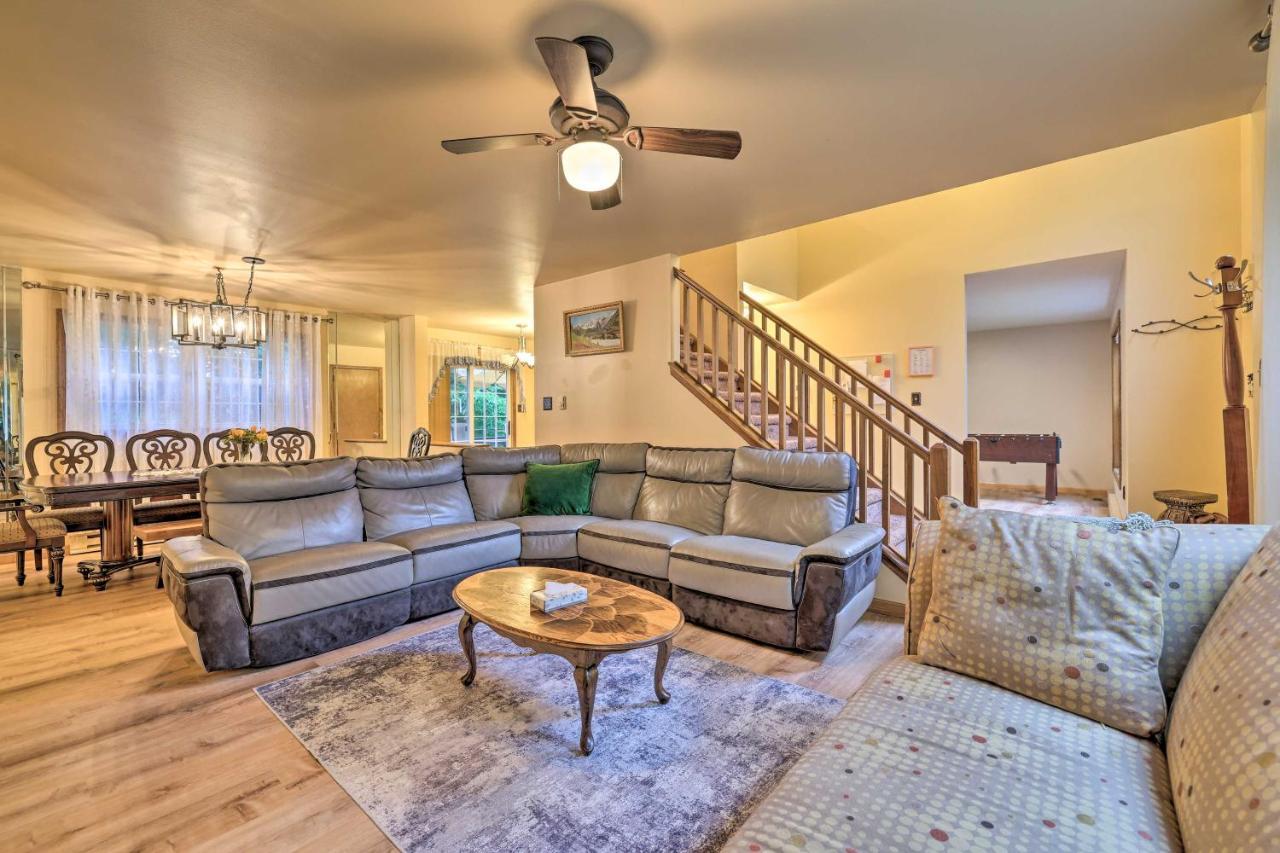 Spacious Tobyhanna Home With Lake Access And Fire Pit! Exterior foto